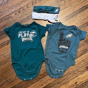 2 Philadelphia Eagles onesies and 2 Eagles baby headbands
